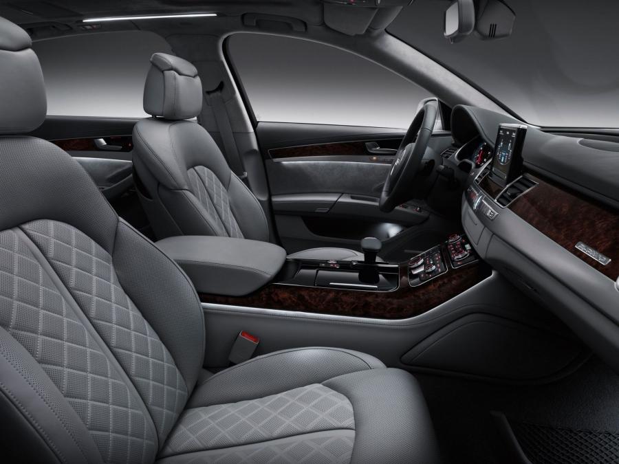 Интерьер Audi A8 L TFSI Quattro (D4) 2010 года  (WW) (фото 17 из 25)